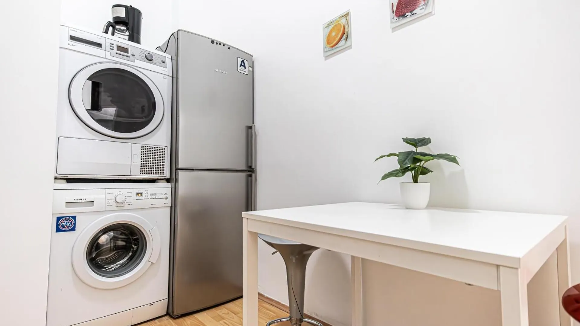 Nice 4Br Apt For Up To 8P, 6-Min To Lugner City Vienna Apartment