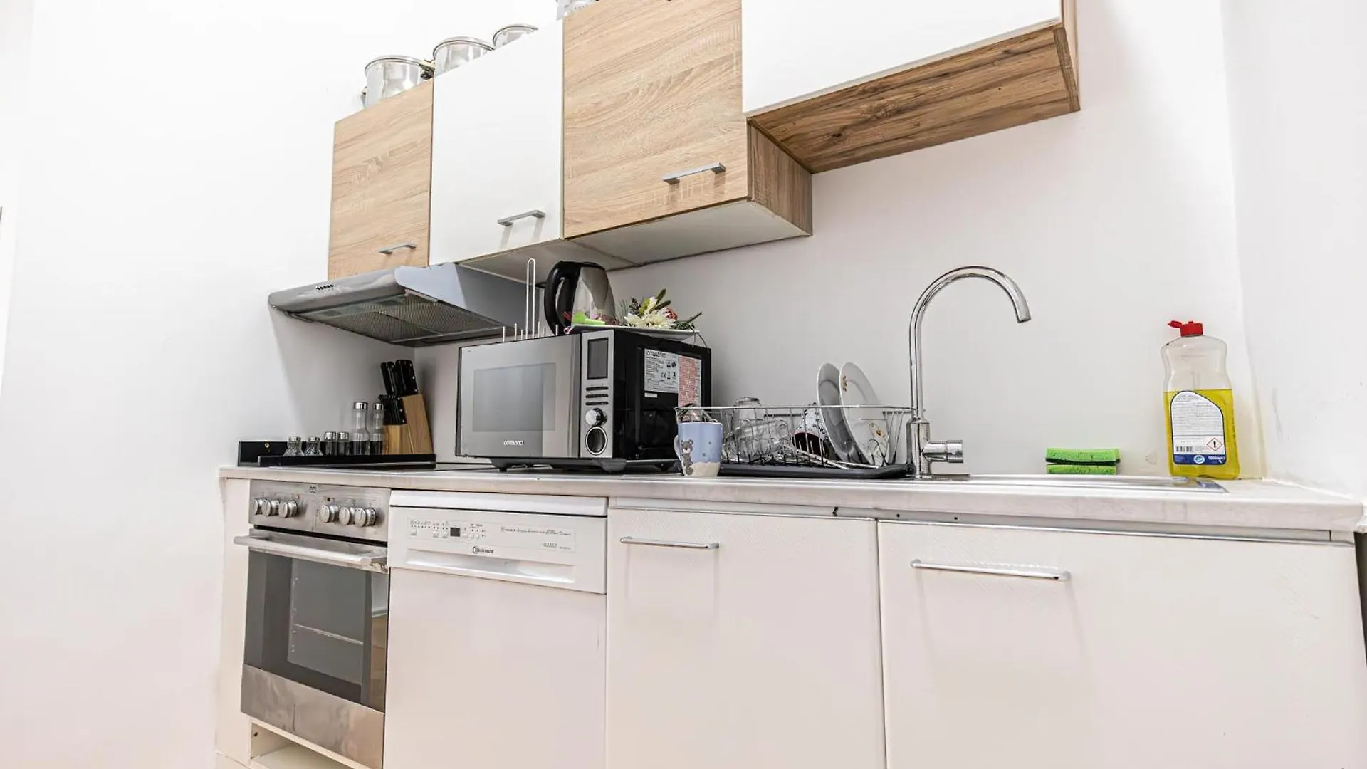 Nice 4Br Apt For Up To 8P, 6-Min To Lugner City Vienna Apartment