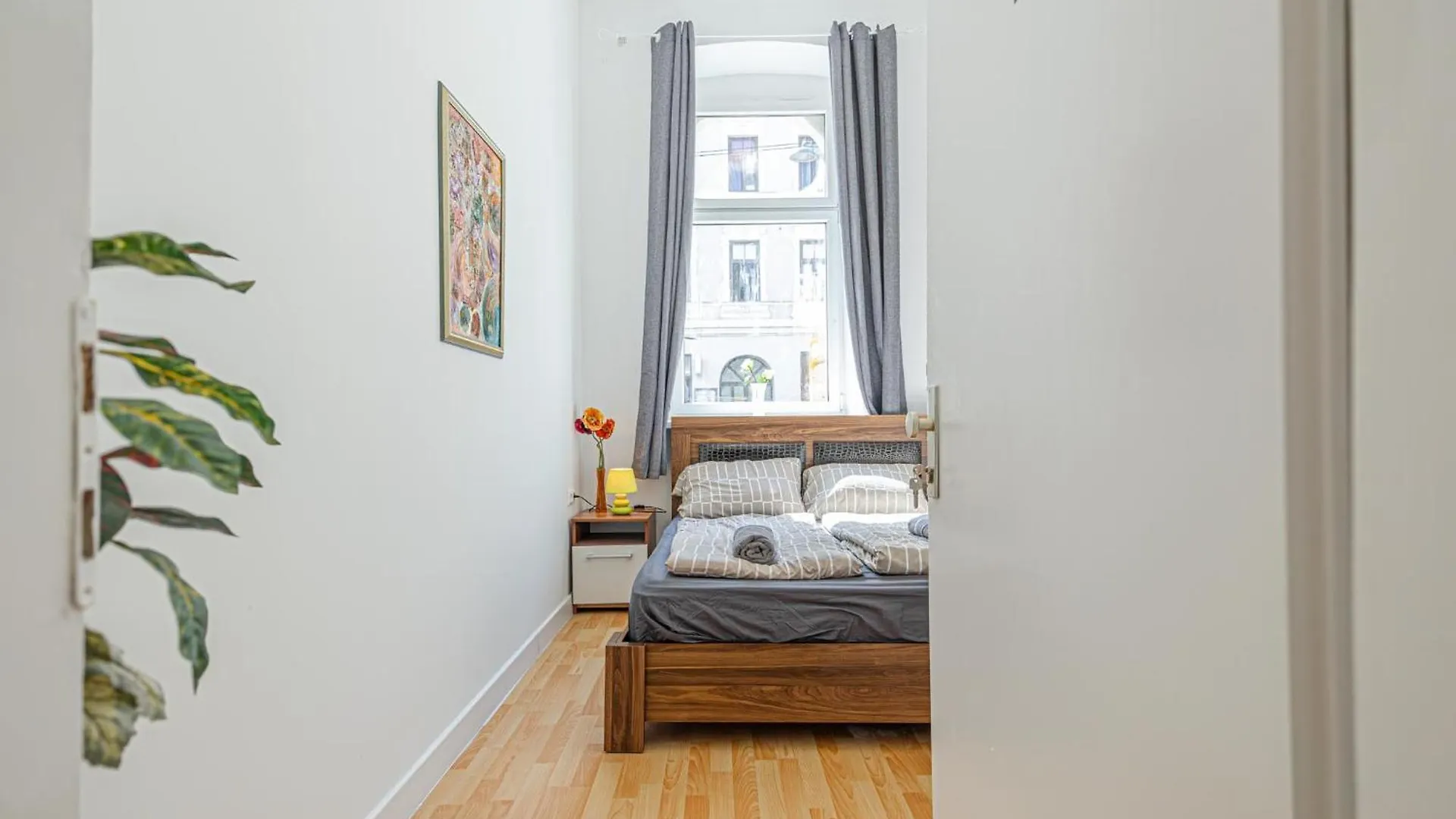 Nice 4Br Apt For Up To 8P, 6-Min To Lugner City Vienna 0*,  Austria